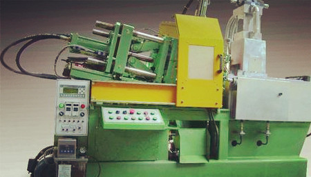 壓鑄機(jī)壓鑄時如何避免錘頭卡死？